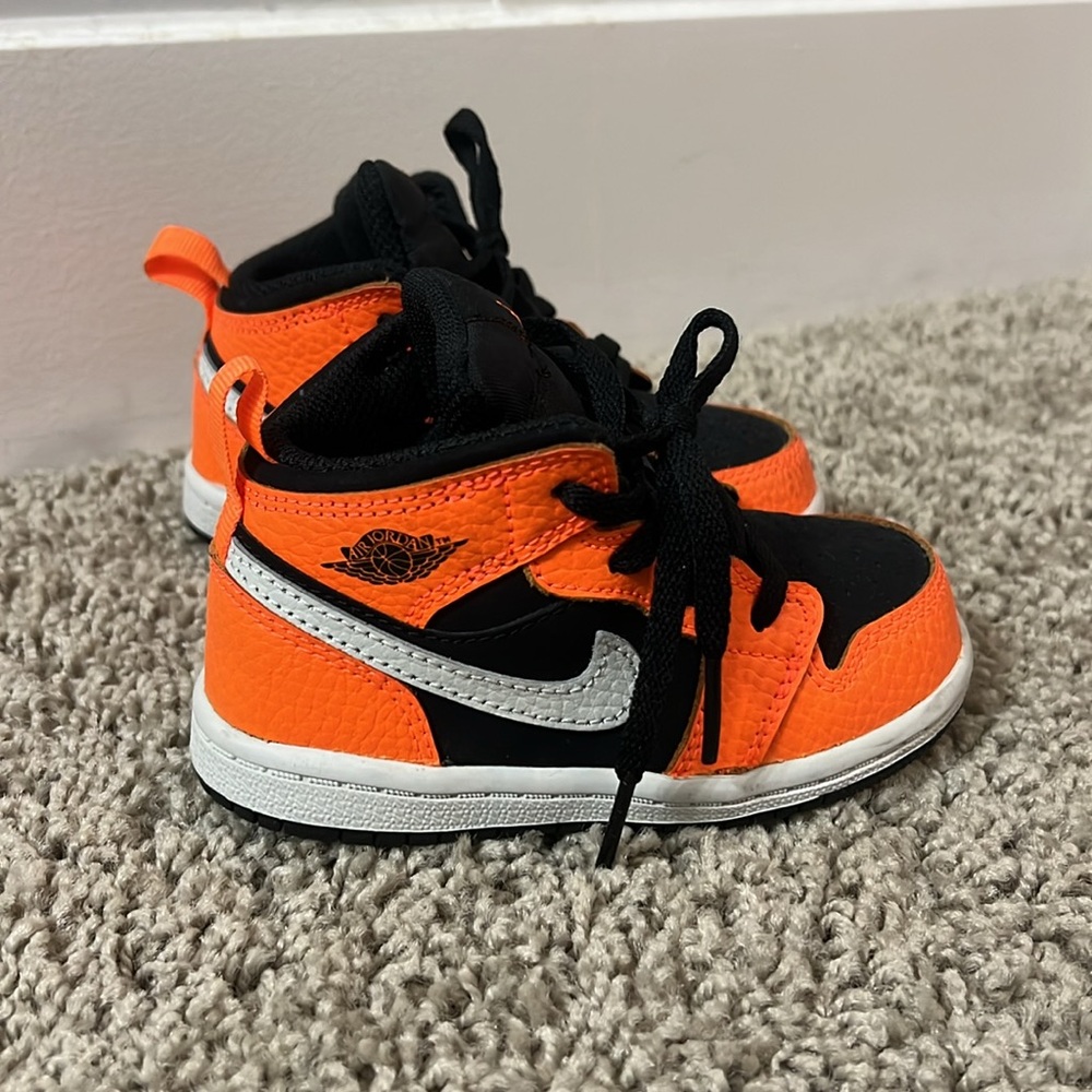 Nike Air Jordan 1 mid black/cone baby walkers .size 7c